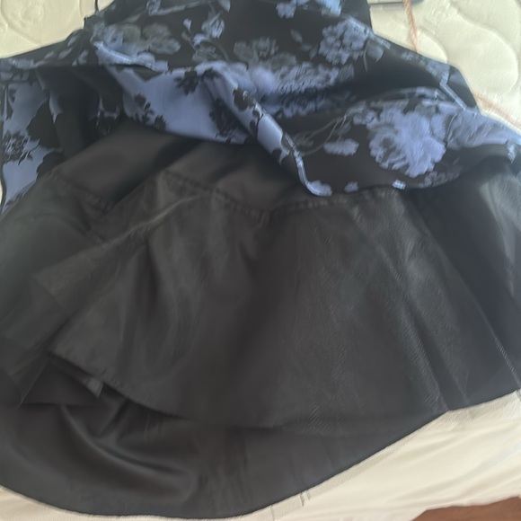 Beautiful and elegant prom or graduation dress - Picture 7 of 7